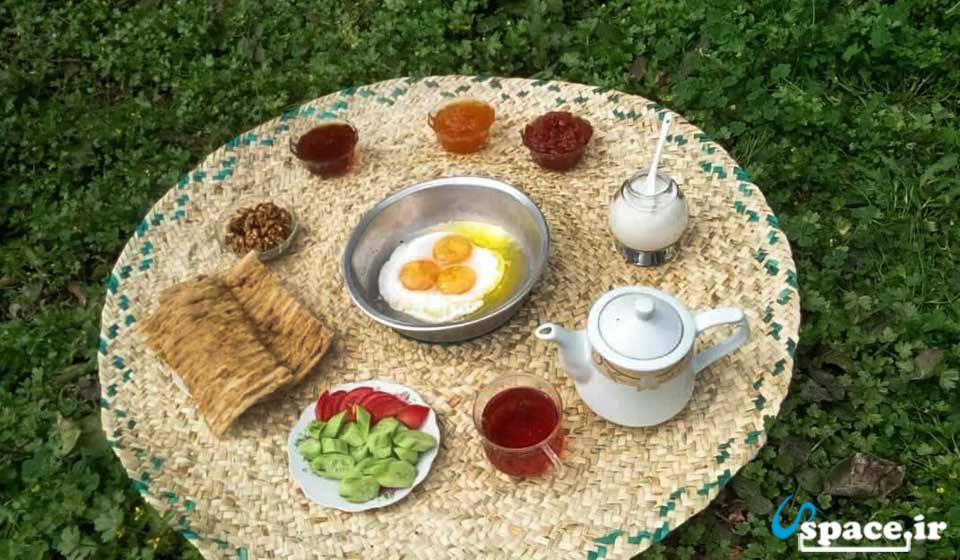 صبحانه لذیذ اقامتگاه بوم گردی هلو چین- خشکبیجار - روستای فرشم بالا